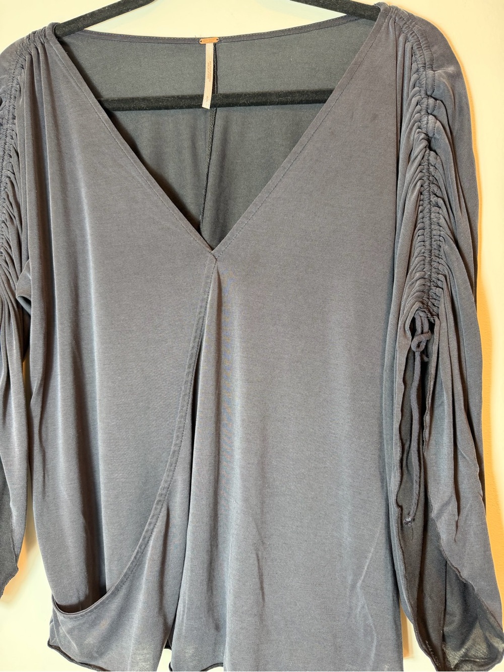Free People Charcoal Gray Ruched Drawstring Sleeve Surplice Top Women’s Small - Picture 4 of 9